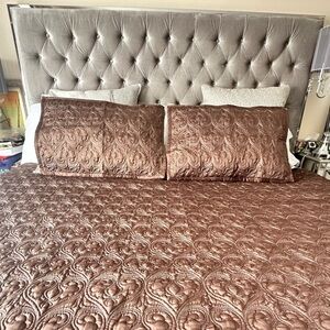 Such Home Collection Brown and Blue Quilted Bedding Set